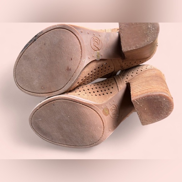 Women’s LUCKY BRAND Larise Taupe Suede Leather Ankle Booties Laser Cut US 5.5 - Picture 8 of 9